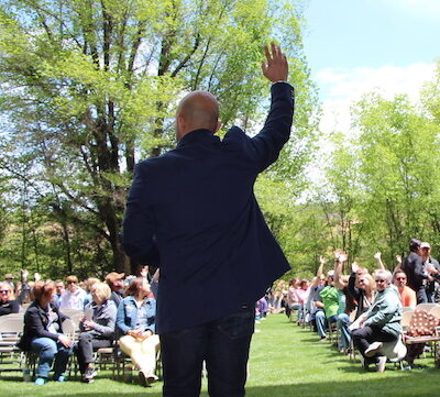 Ben facing the crowd 600pxwide Ben facing the crowd 600pxwide